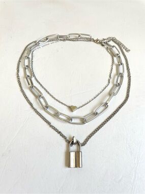 TRIPLE STRAND SILVER TONE METAL NECKLACE CHUNKY CHAIN LINK HEART PADLOCK